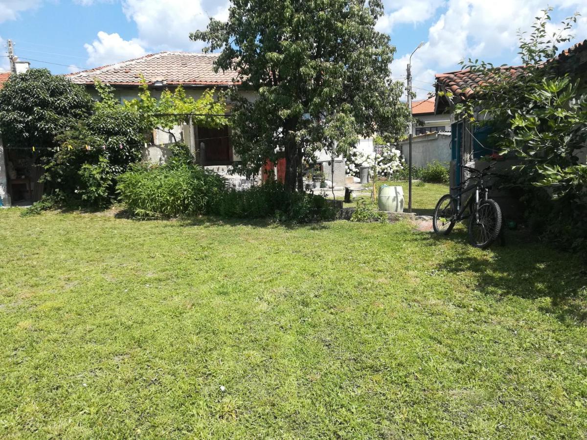 Къща Христини Hotel Kalofer Exterior foto